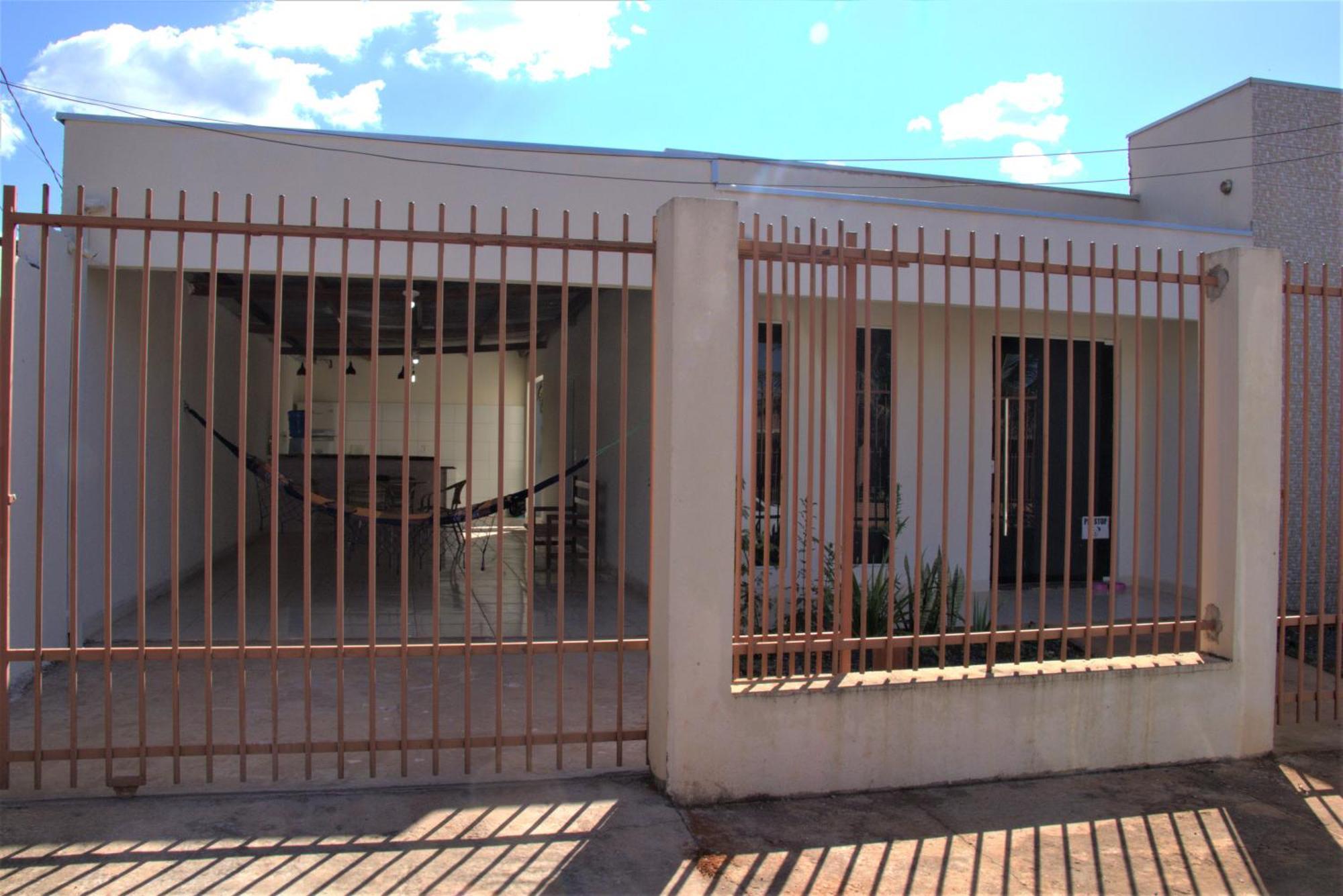 Casa Com 03 Quartos Tendo 02 Com Ar Condicionado No Asfalto A 1,5 Km Do Centro Chapada dos Guimarães Exterior foto