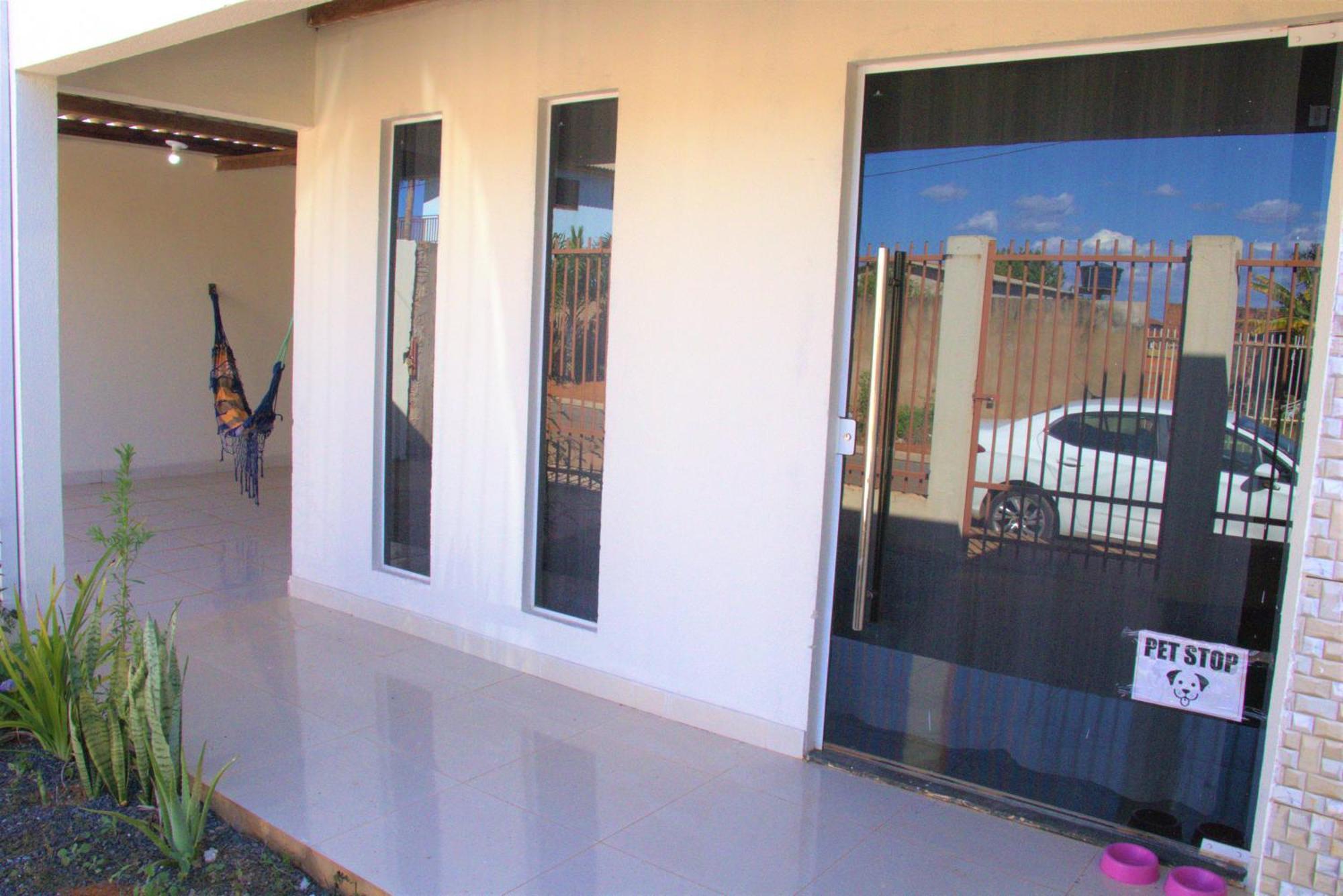 Casa Com 03 Quartos Tendo 02 Com Ar Condicionado No Asfalto A 1,5 Km Do Centro Chapada dos Guimarães Exterior foto